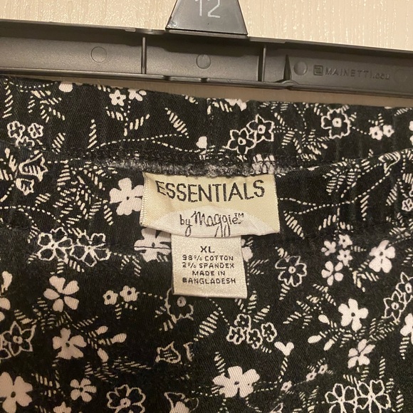 Ladies capri pants - Picture 2 of 2